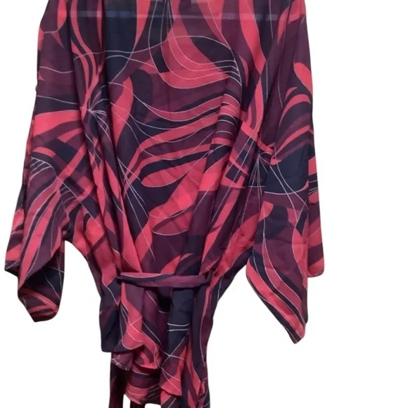 WOMANS LANE BRYANT GEOMETRIC SHIRT WITH BELT SIZE 26/28, GREAT GIFT IDEA - Picture 3 of 3